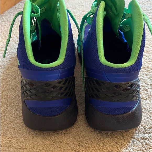 Nike men’s Blue and Green Athletic Shoes - Picture 8 of 8